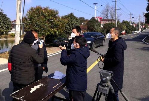 新闻爆料采访背影,深度采访背后的故事与挑战